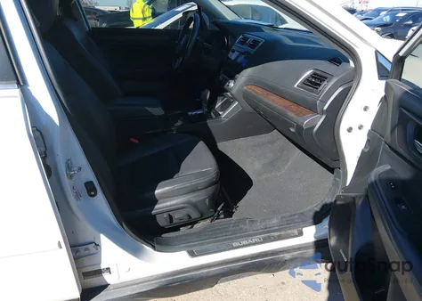 2017 Subaru Outback 2.5I Limited z USA, uszkodzony, nr VIN 4S4BSANC1H3237310